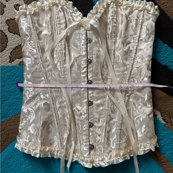 Elegant Cream Brocade Corset - Picture 5 of 5